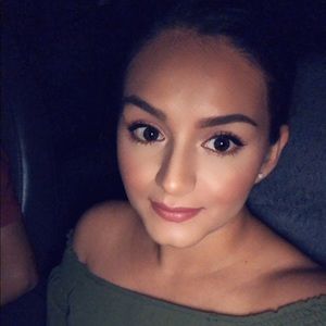 Meet your Posher, Stella